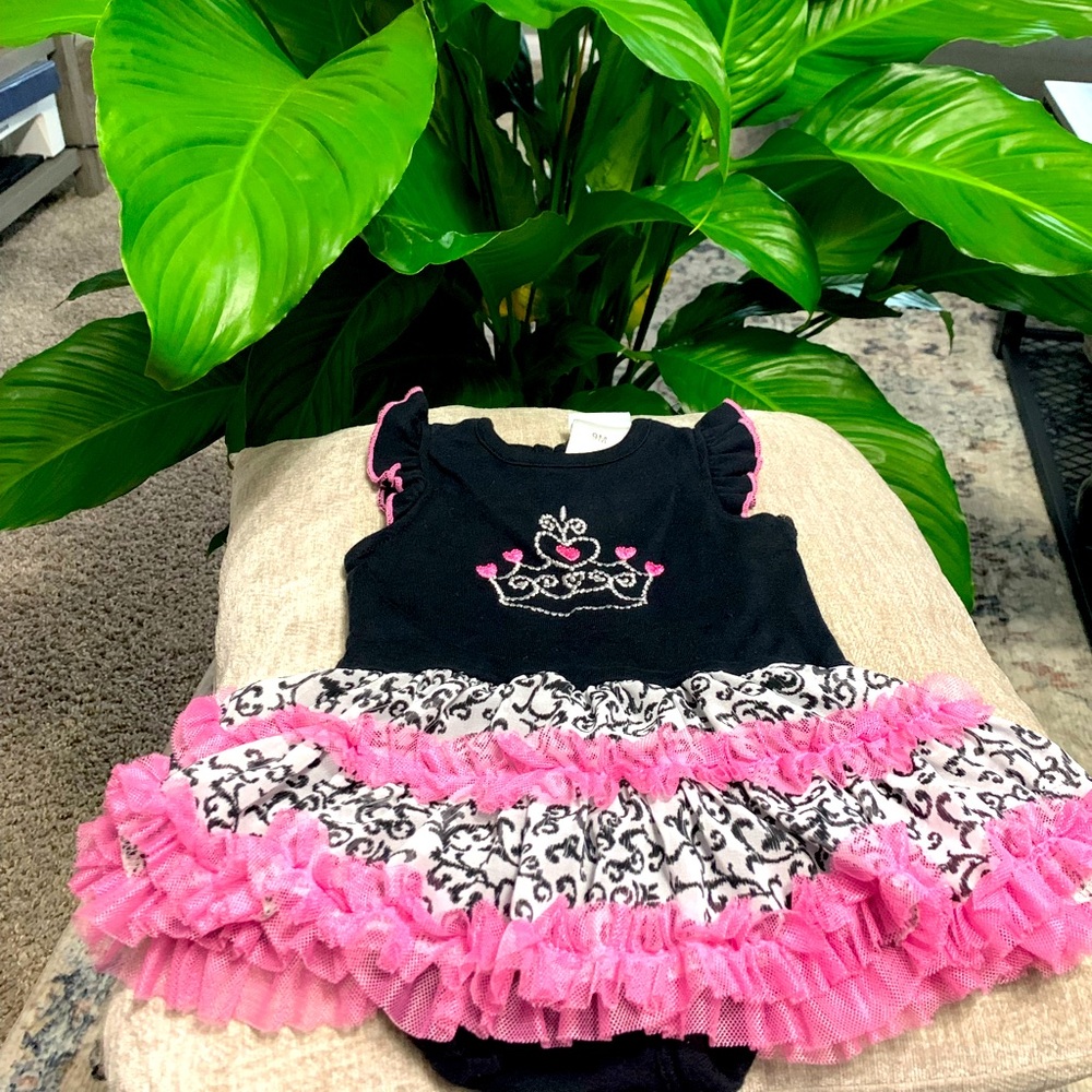 Comfortable and Adorable Skirt/Onesie Outfit, 9 Month